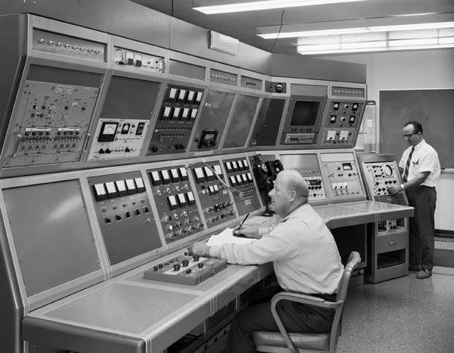 RADIATION DAMAGE EXPERIMENT IN DYNAMITRON AND FIELD ION MICROSCOPE